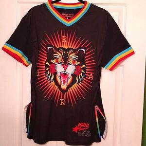 Cool graphic tiger shirt with split sides